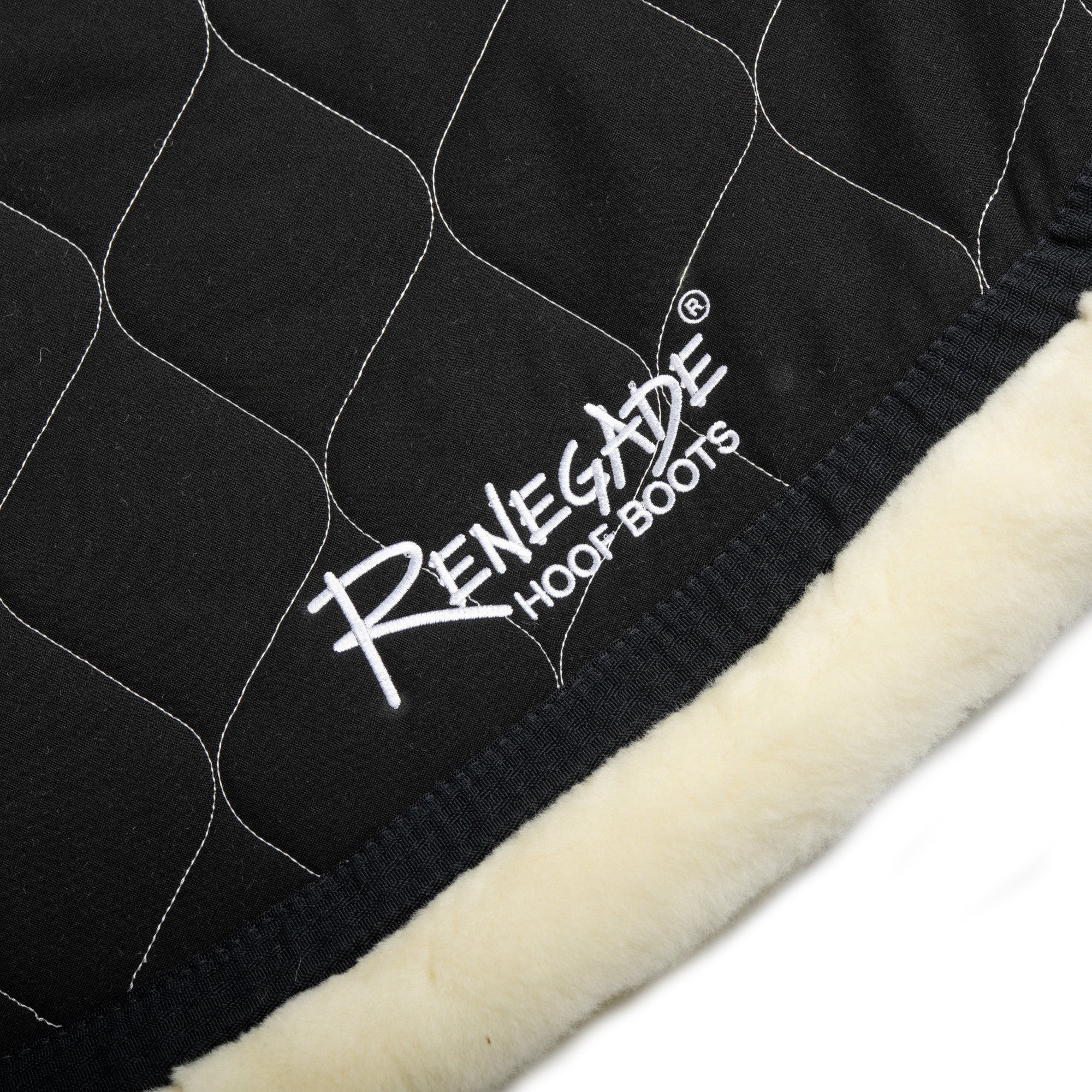 Archer Equine Sattelunterlage – Braveheart – Schwarz/Schwarz/Weißes Logo