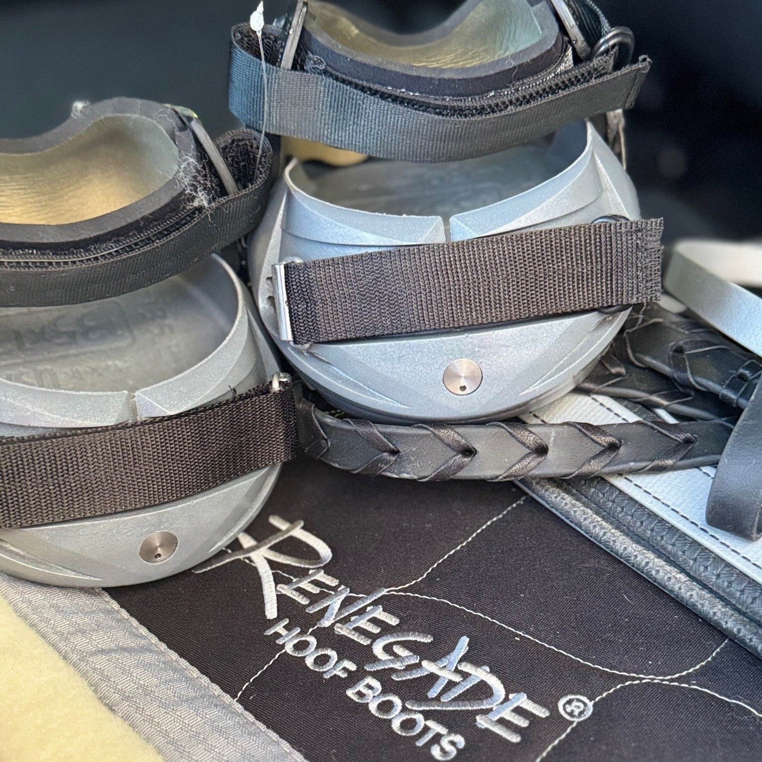 Renegade® Viper Vivid™ Hoof Boot - Silver Streak