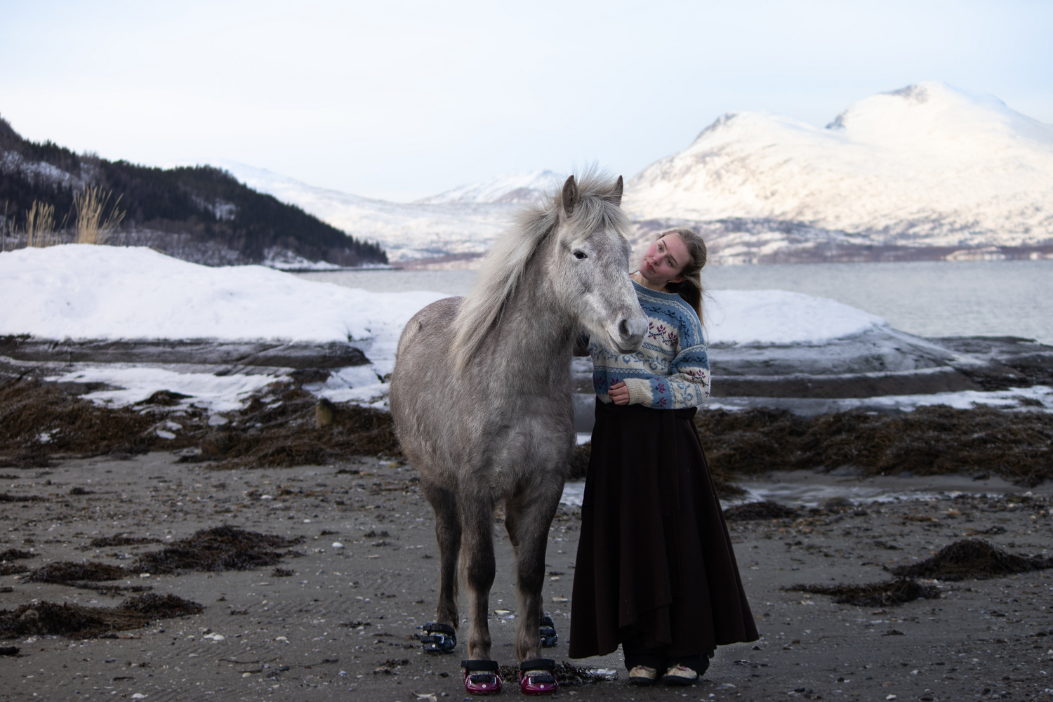 @maja.lundal and Aura - Using  Hoof Boots in Norway's Snow