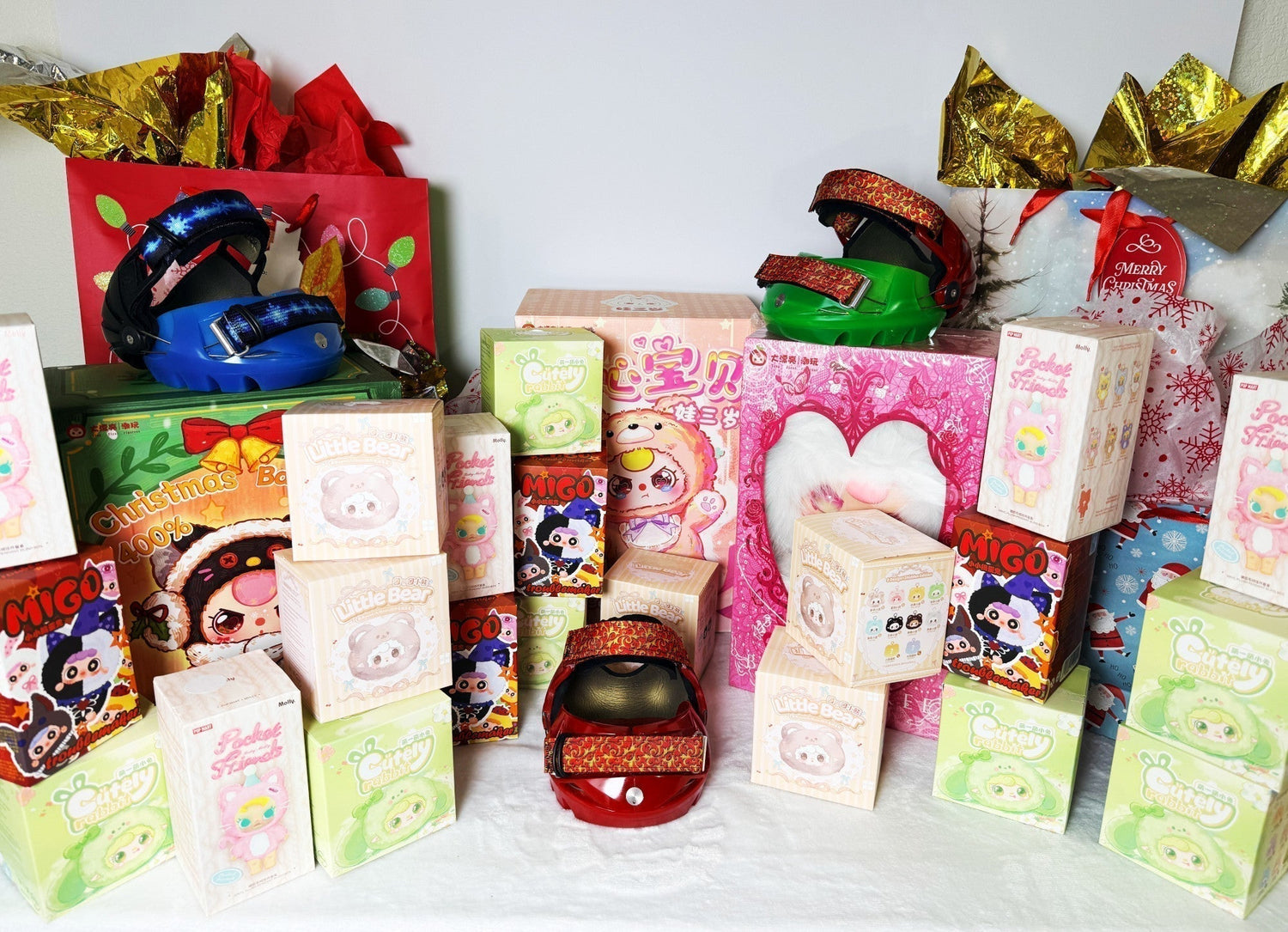 We've got Free Gifts - and a $200 Giveaway on Social!